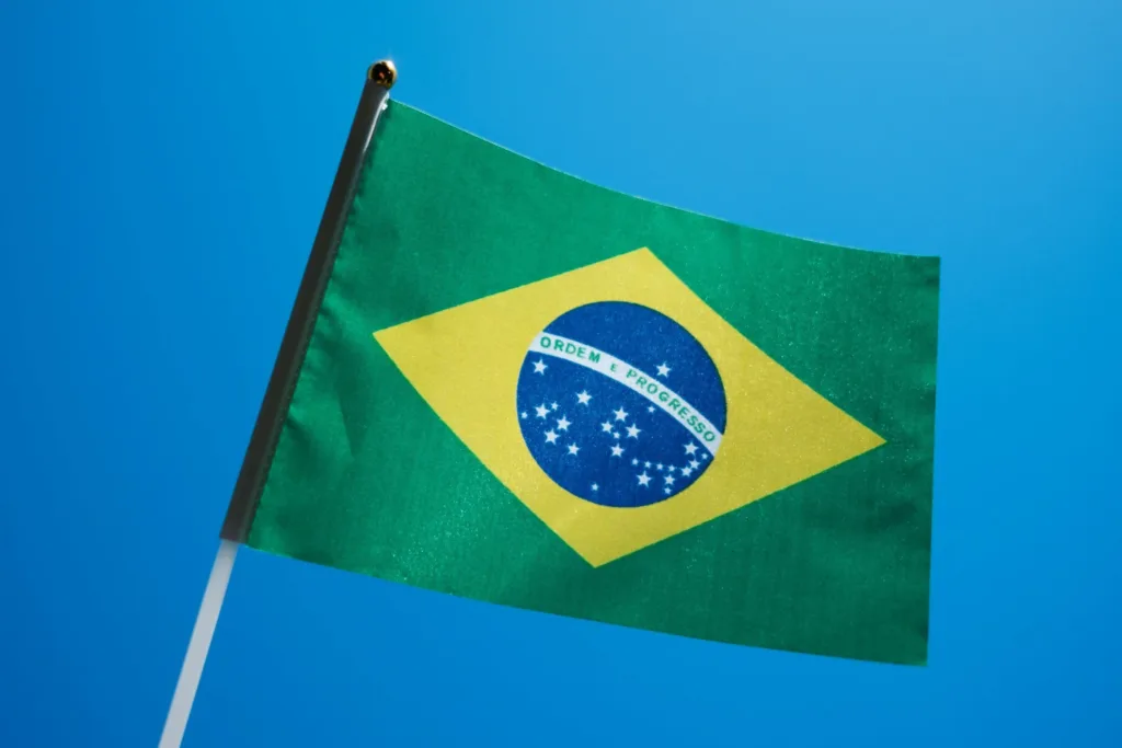 Distribución de Notas de Prensa en Brasil 2026: Costos de Agencias vs Plataformas Digitales